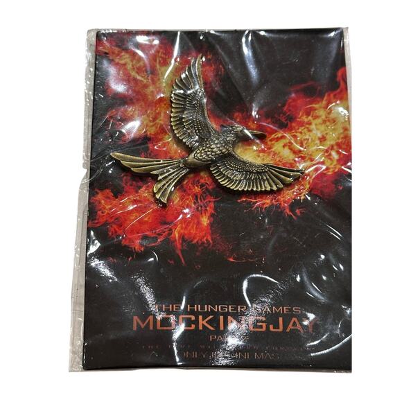 2015 Hunger Games Mocking Jay Part 2 Collectible Pin - Picture 1 of 6
